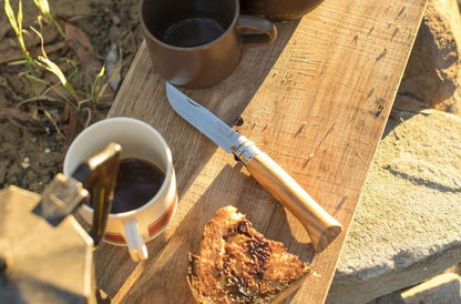 Couteau Opinel n° 8 lame en inox et manche en olivier